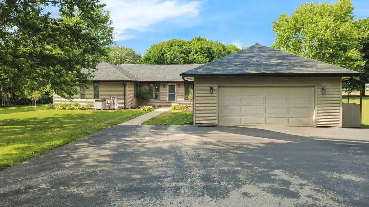 11N025 Burlington Road, Hampshire, IL 60140 - #1