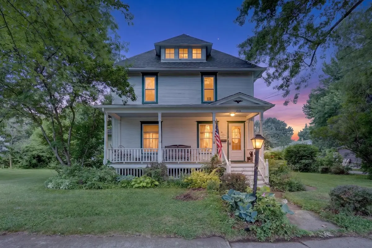 215 W Harrison Street, Belvidere, IL 61008 - #1