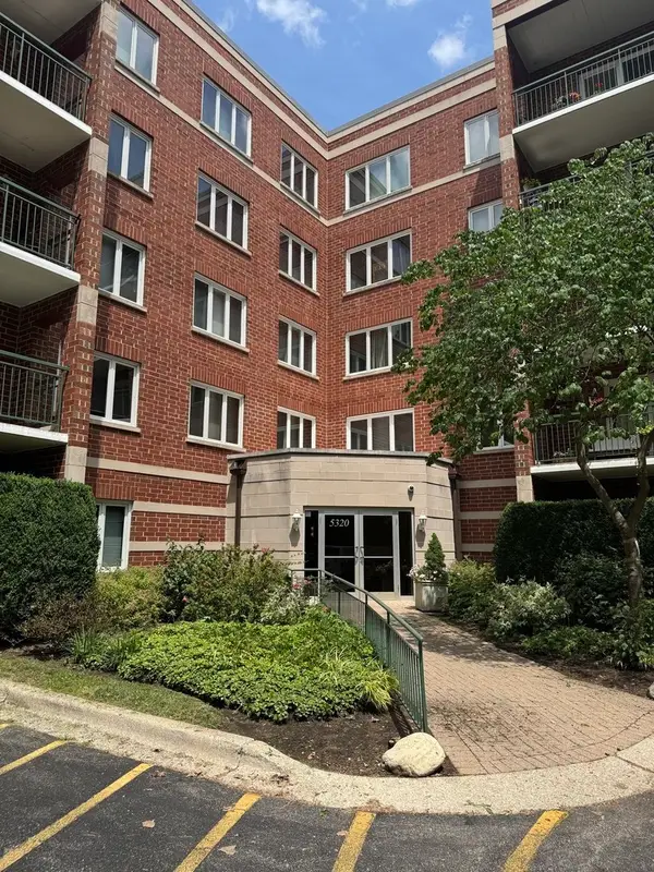 5320 N Lowell Avenue #205, Chicago, IL 60630