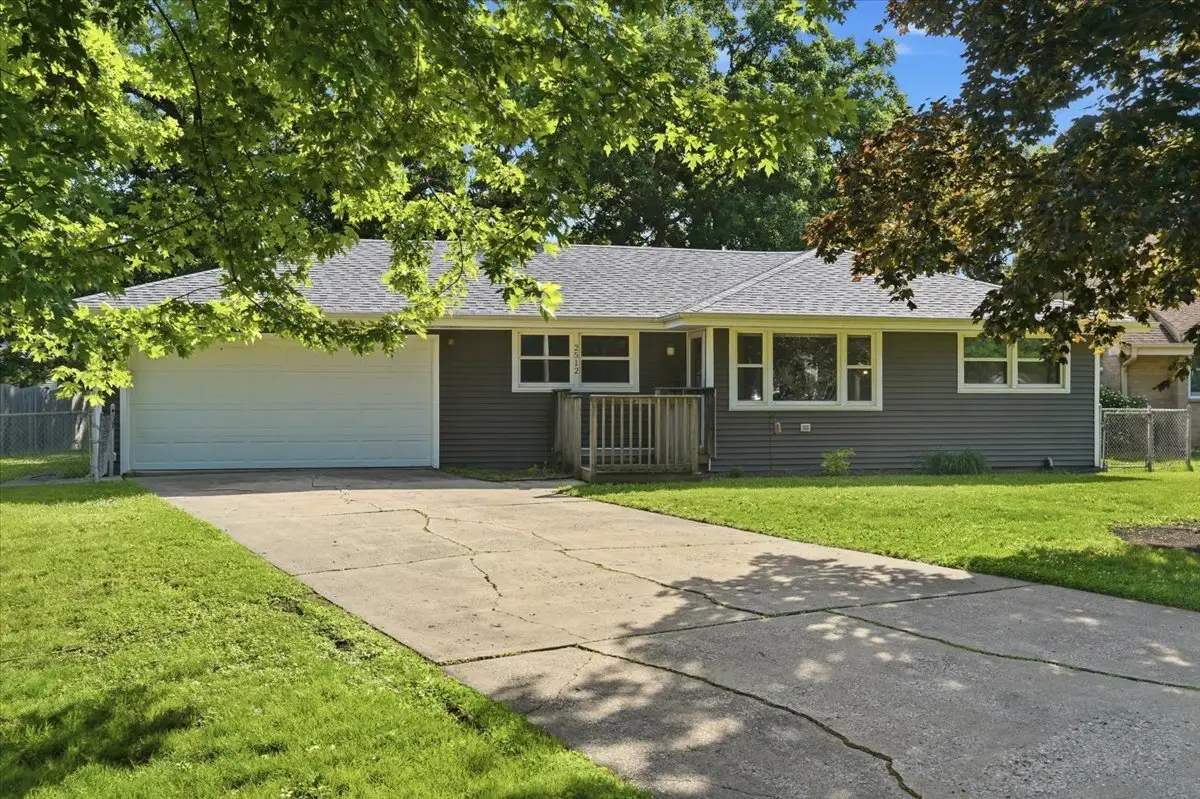 2512 Highland Drive, Lindenhurst, IL 60046 - #1