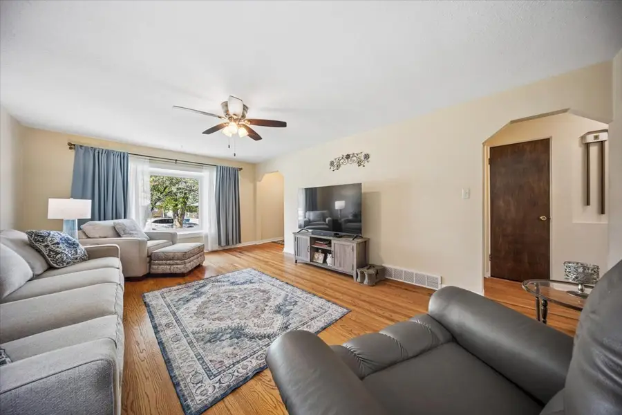 883 Buffalo Avenue, Calumet City, IL 60409 - #3