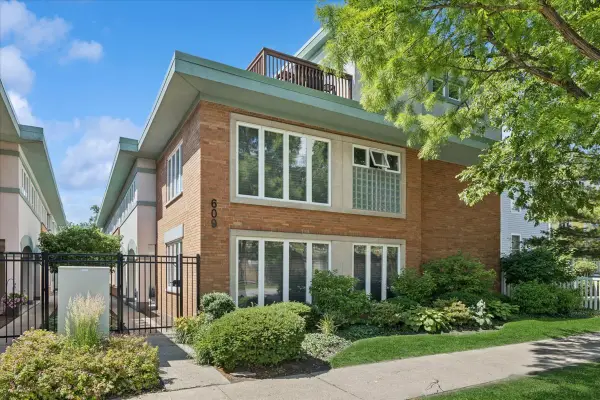 609 South Boulevard #E, Oak Park, IL 60302
