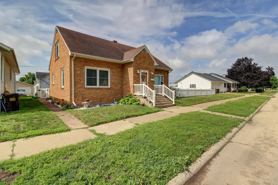 1022 13th Avenue, Fulton, IL 61252 - #2
