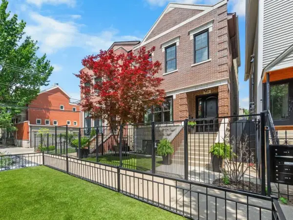 1340 W Melrose Street, Chicago, IL 60657
