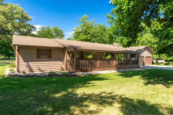 180 White Oak Lane, Harrisburg, IL 62946