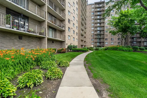 6340 Americana Drive #1101, Willowbrook, IL 60527