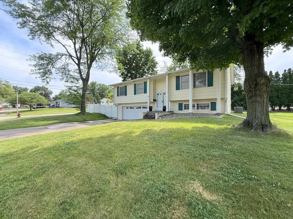 2957 10th Street, East Moline, IL 61244 - #1