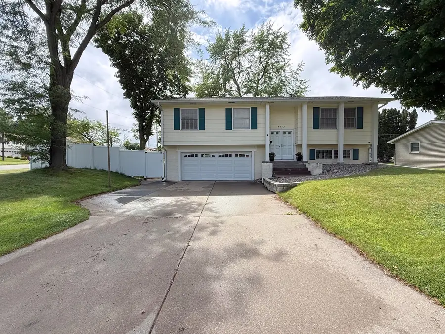 2957 10th Street, East Moline, IL 61244 - #2