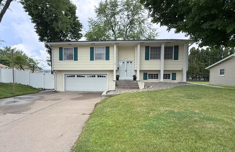 2957 10th Street, East Moline, IL 61244 - #3