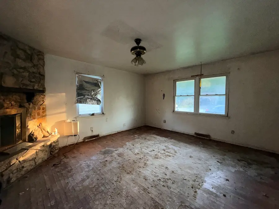 1322 N 16th Street, Murphysboro, IL 62966 - #3