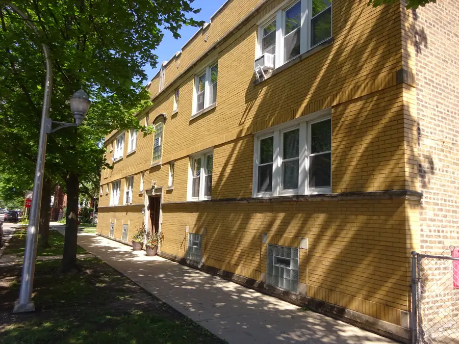 2854 W Grace Avenue, Chicago, IL 60618 - #2