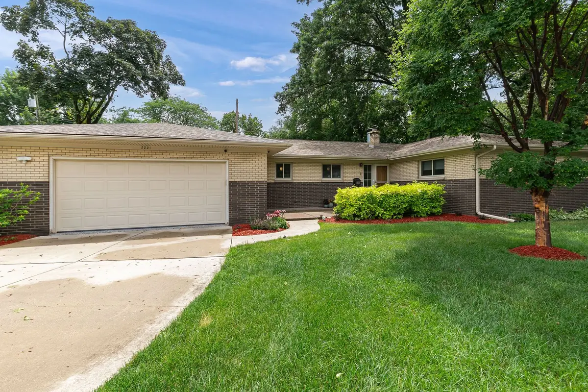 2221 3rd St B Street, East Moline, IL 61244 - #1