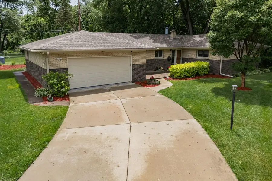 2221 3rd St B Street, East Moline, IL 61244 - #3