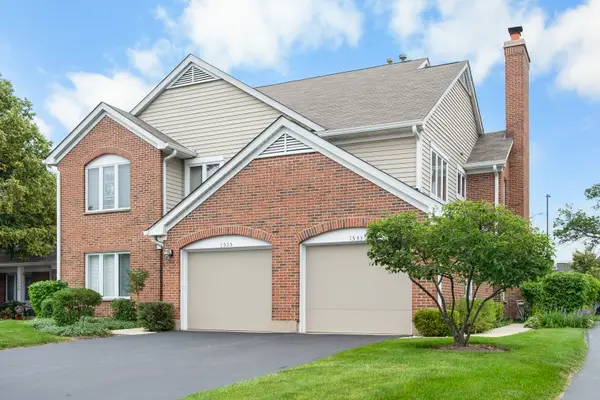 1533 N Courtland Drive, Arlington Heights, IL 60004
