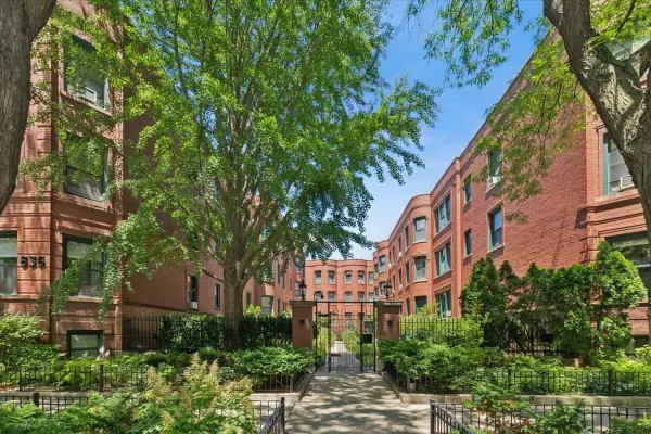 832 W Lakeside Place #3S, Chicago, IL 60640