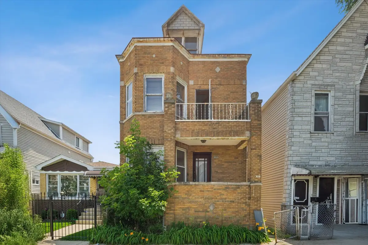 3039 N Gresham Avenue, Chicago, IL 60618 - #1