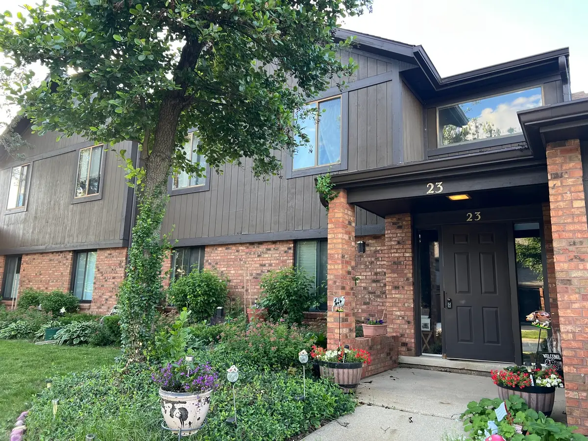 23 Creekside Circle #D, Elgin, IL 60123 - #1