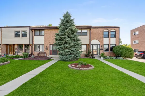 7628 S 88 Avenue #15, Justice, IL 60458