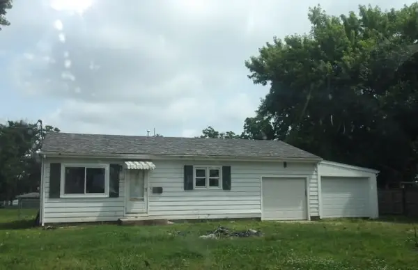 2003 Cleveland Avenue, Charleston, IL 61920