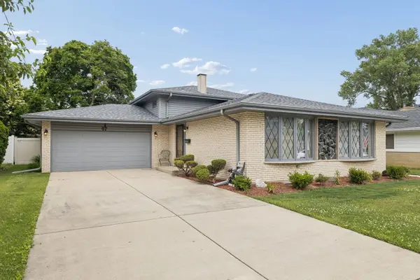 67 Rosewood Lane, Chicago Heights, IL 60411