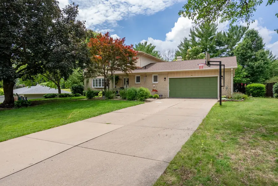 3726 Ridgewood Drive, Davenport, IA 52807 - #2