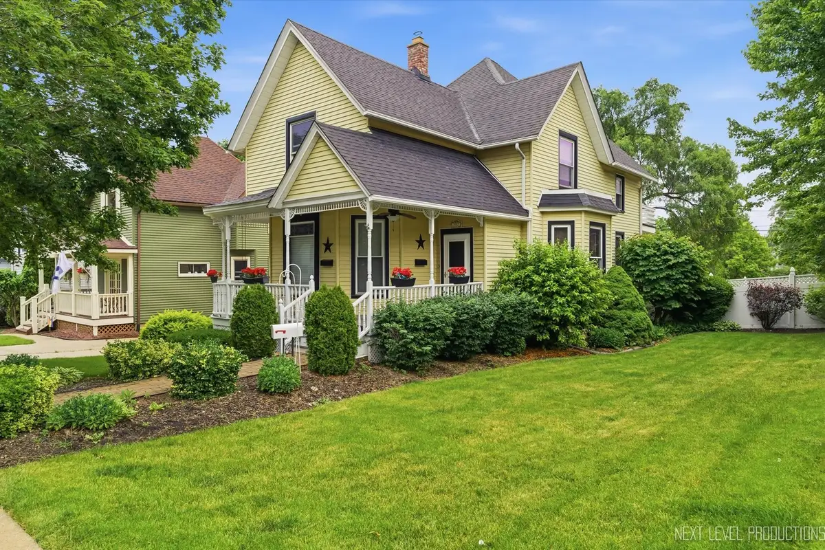 202 N 5th Street, Saint Charles, IL 60174 - #1