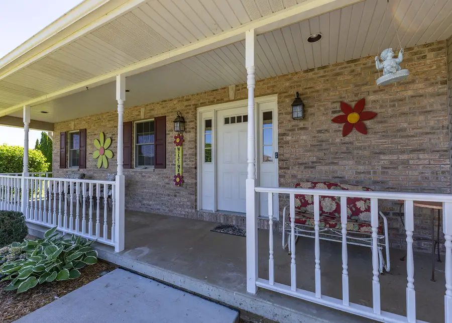 881 Pheasant Run Road, Clinton, IA 52732 - #2