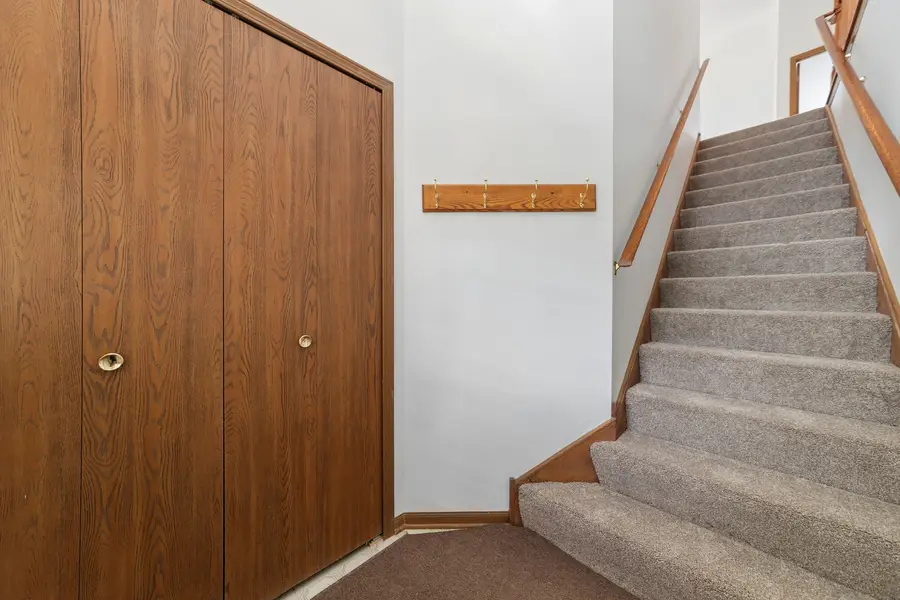 208 Chesterfield Court #B, Schaumburg, IL 60193 - #2