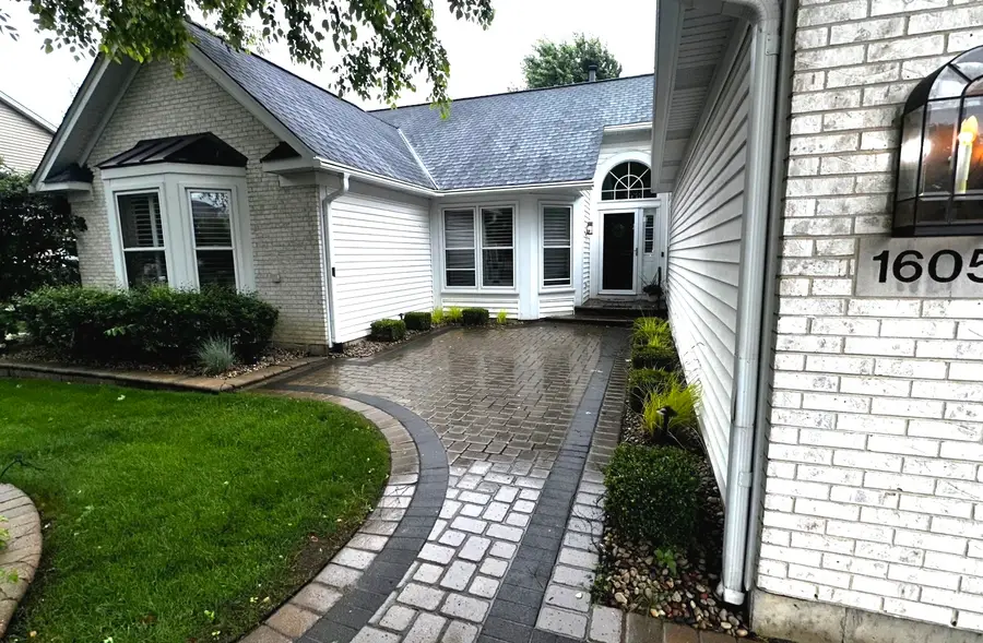1605 Crowfoot Circle S, Hoffman Estates, IL 60169 - #2