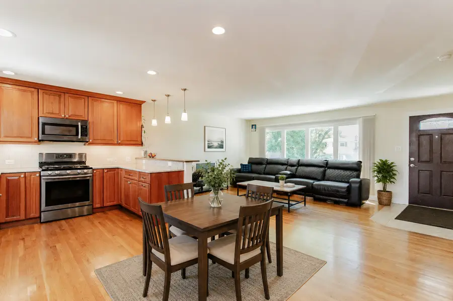 98 Lancaster Lane, Des Plaines, IL 60018 - #2