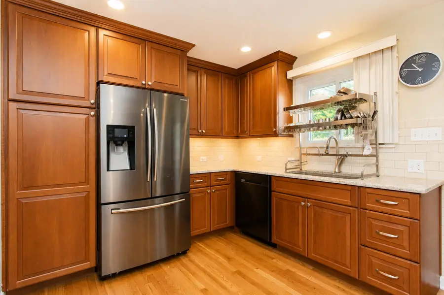 98 Lancaster Lane, Des Plaines, IL 60018 - #3