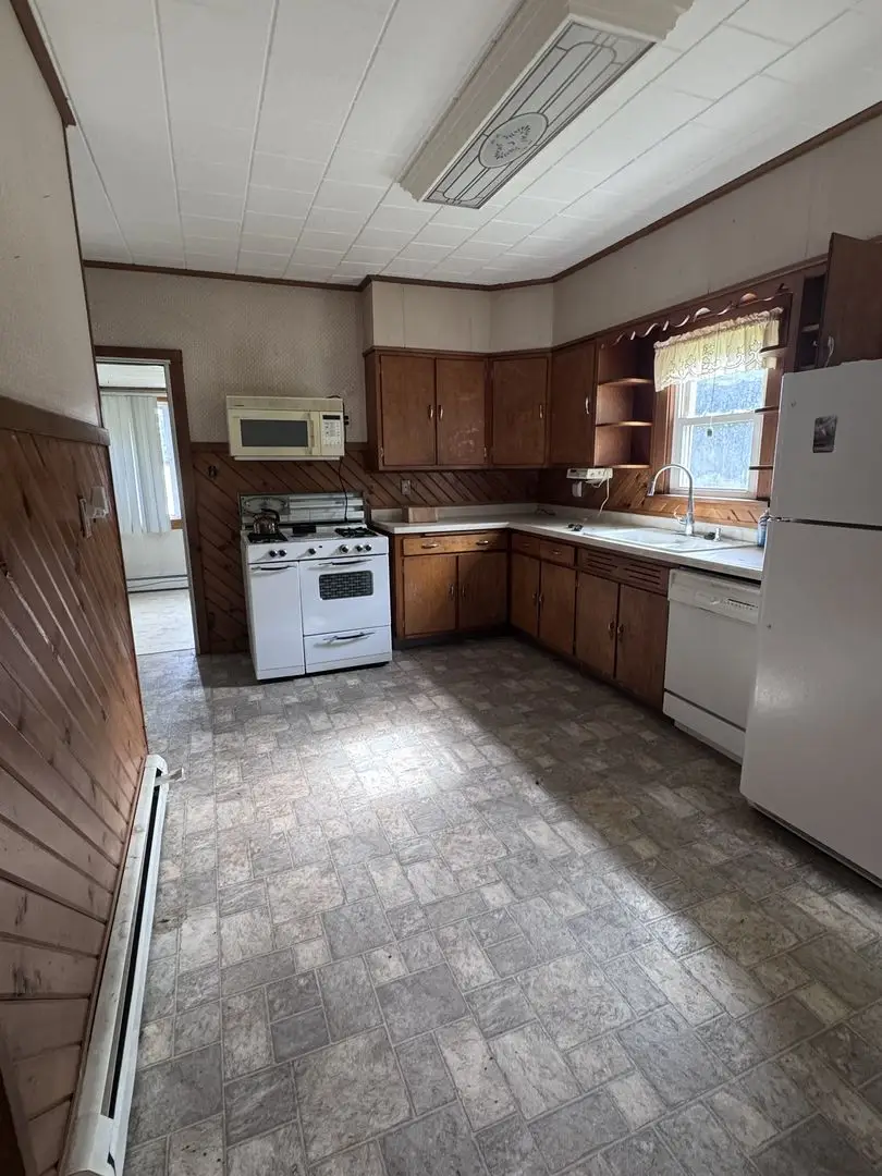 1411 E Broadway Street, Streator, IL 61364 - #2