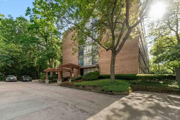 5810 Oakwood Drive #3F, Lisle, IL 60532