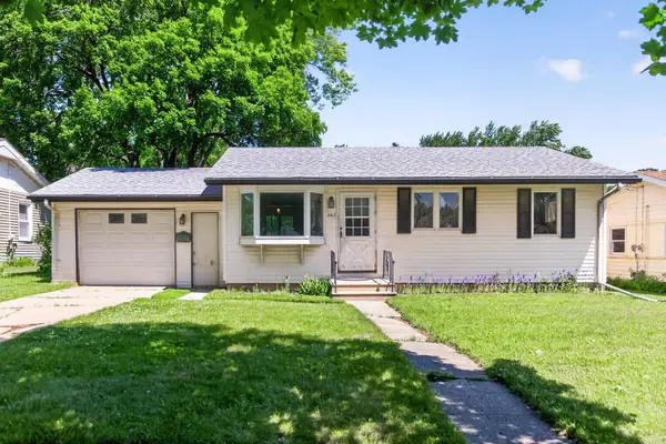 207 River Drive, DeKalb, IL 60115