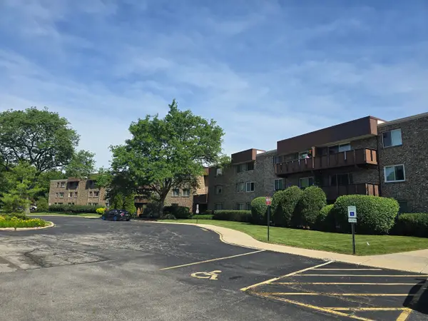2650 Brookwood Way Drive #223, Rolling Meadows, IL 60008