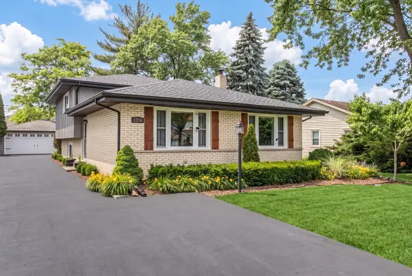 1214 S Pine Avenue, Arlington Heights, IL 60005