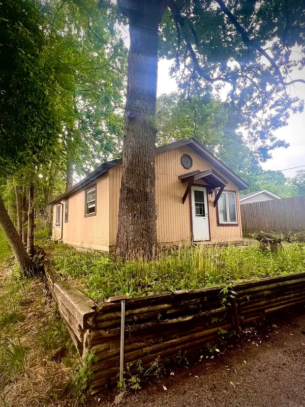 80 Cathryn Street, Fox Lake, IL 60020