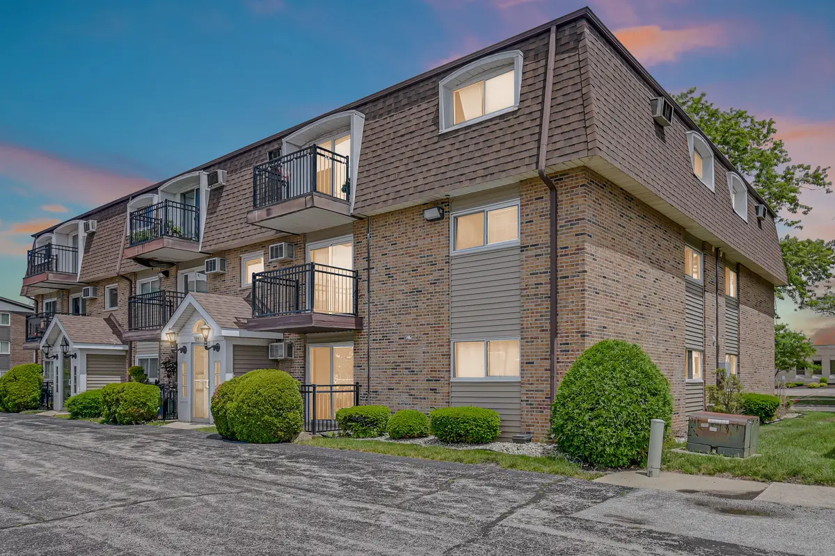 10430 Ridgeland Avenue #6, Chicago Ridge, IL 60415 - #1
