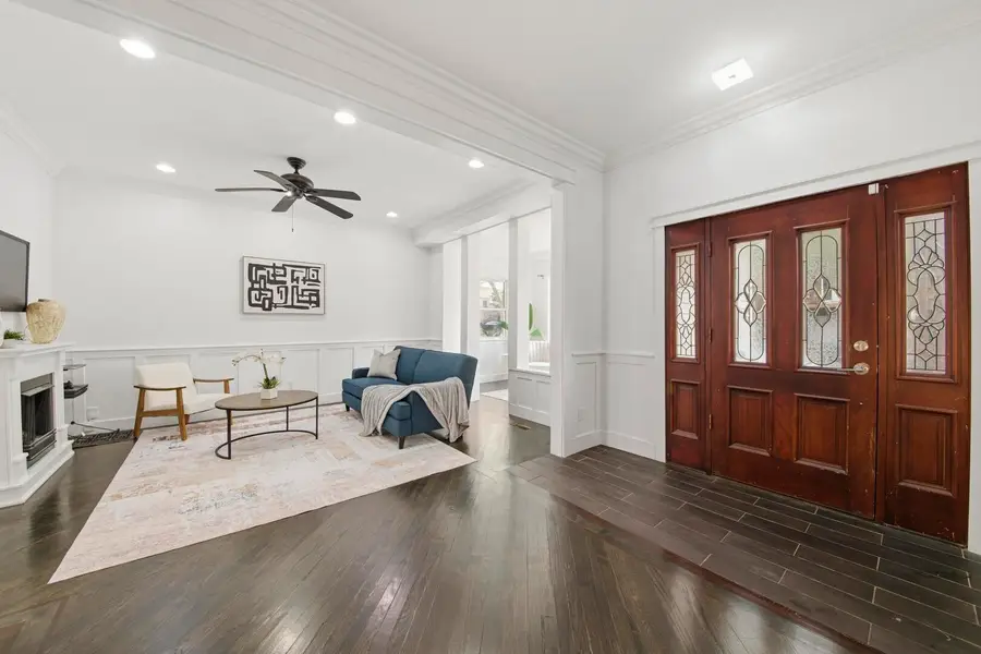 2446 W Pensacola Avenue, Chicago, IL 60618 - #3