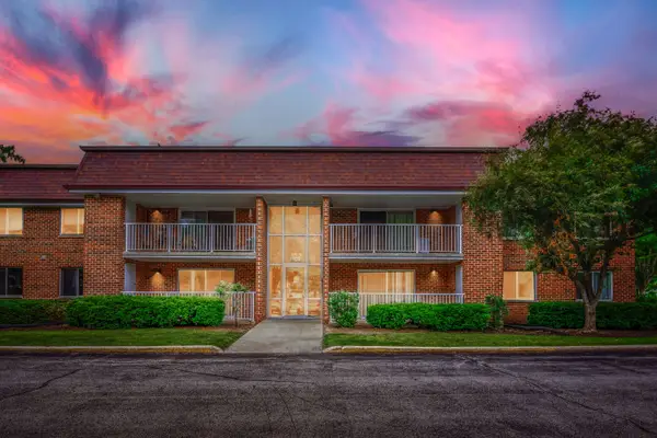1102 Westover Lane #1A, Schaumburg, IL 60193