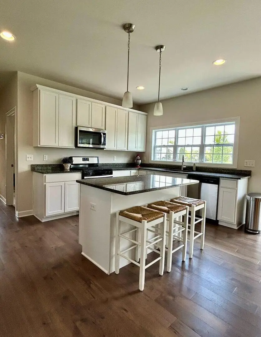 1109 Nottingham Road, Sycamore, IL 60178 - #2