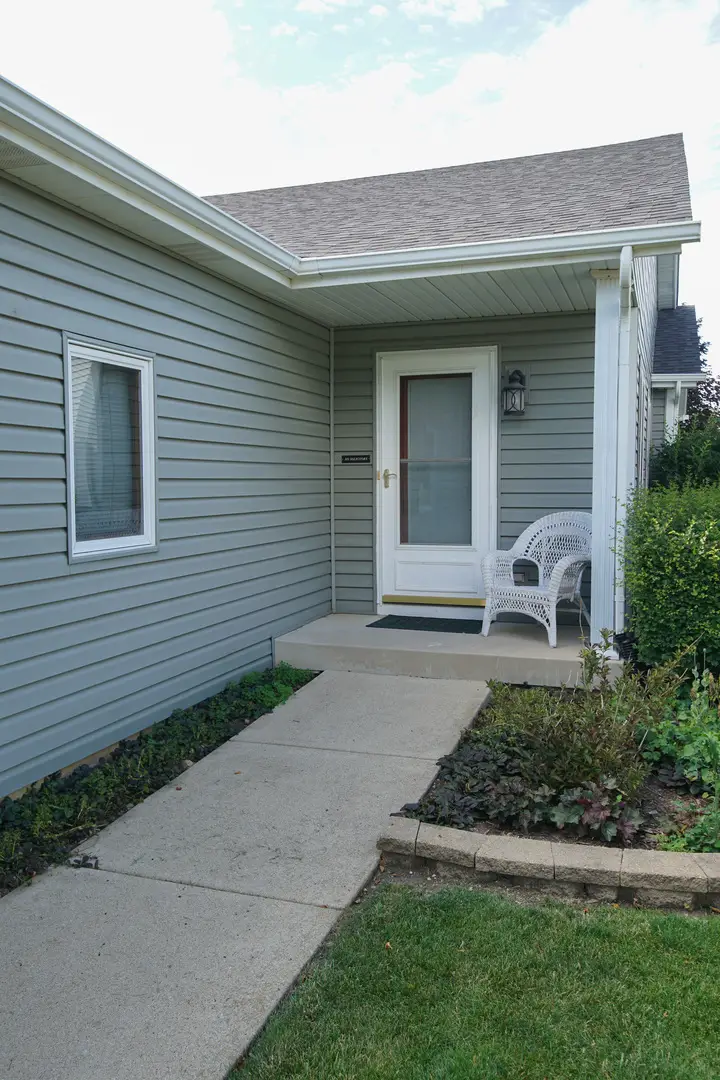 49 S Walnut Drive, North Aurora, IL 60542 - #3