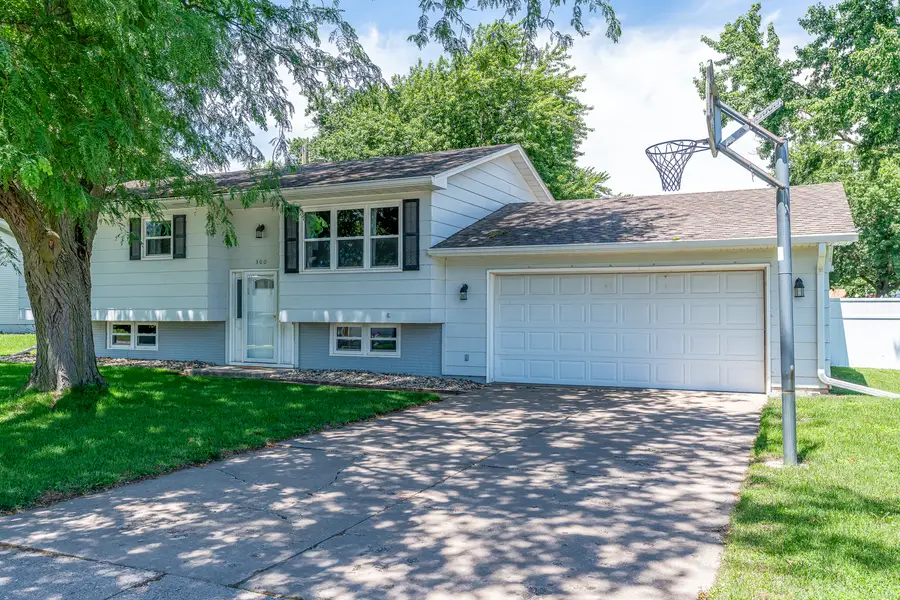 300 W Spring Street, Eldridge, IA 52748 - #2
