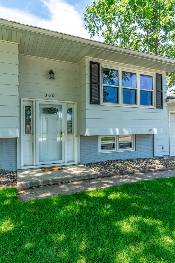 300 W Spring Street, Eldridge, IA 52748 - #3