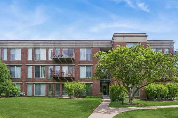 402 Kelburn Road #323, Deerfield, IL 60015