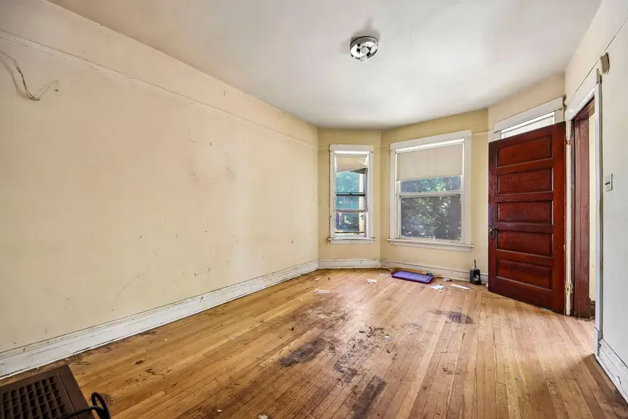 2934 N Gresham Avenue, Chicago, IL 60618 - #3