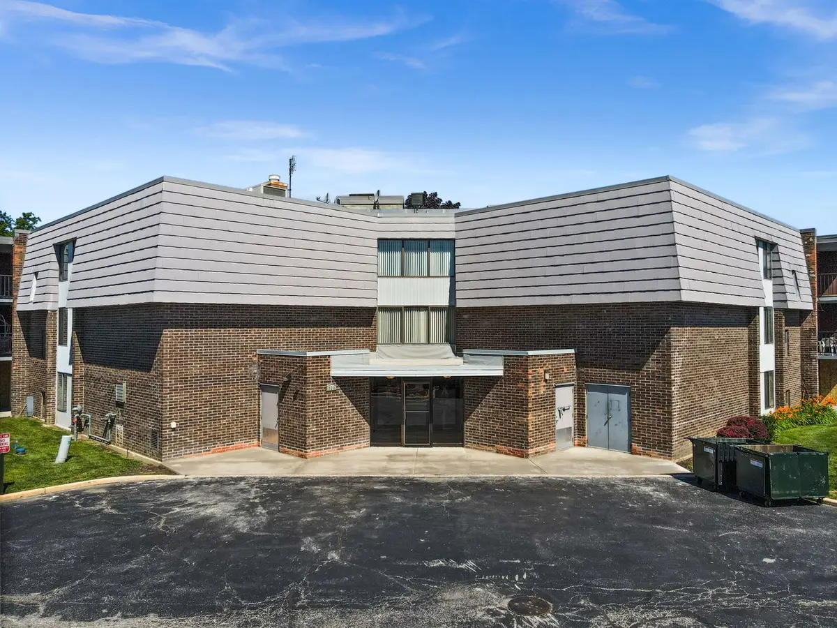 924 S Lake Court #105, Westmont, IL 60559 - #1