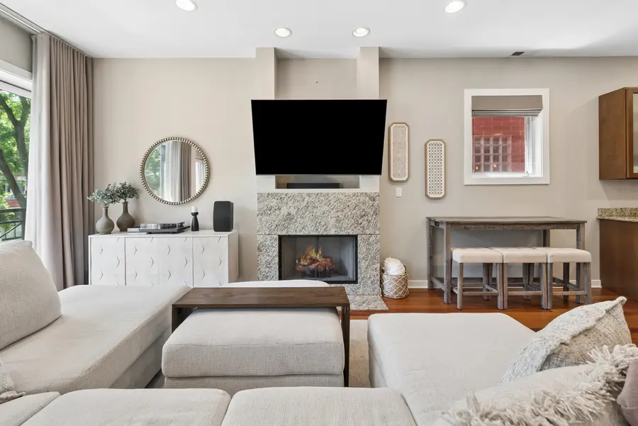 2310 W Wabansia Avenue #2W, Chicago, IL 60647 - #3