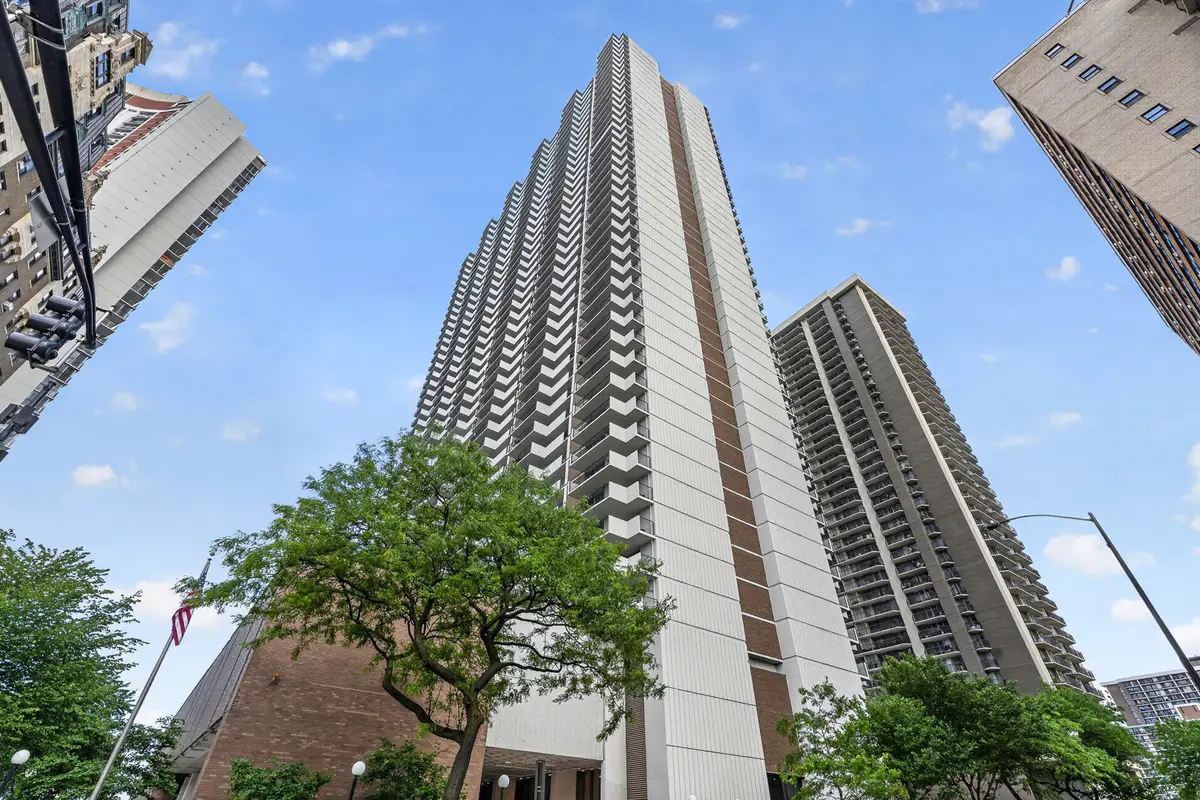 6033 N Sheridan Road #28D, Chicago, IL 60660 - #1