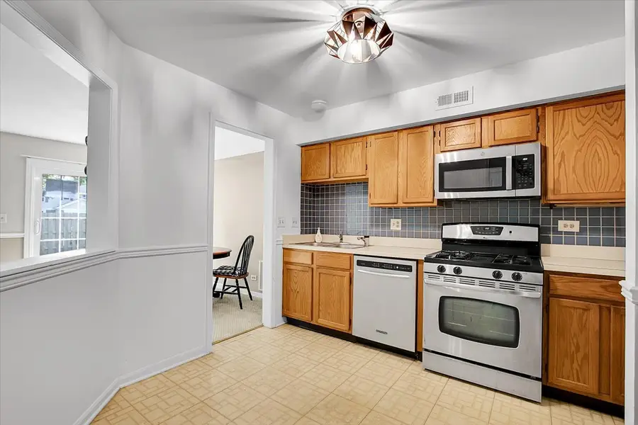 1735 Portsmith Lane #8-3, Arlington Heights, IL 60004 - #3